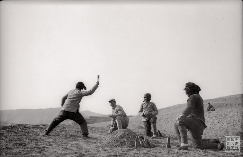 Photo of item Women’s grenade-throwing exercise = 婦女練習投彈