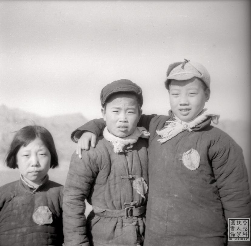 Photo of item Three young heroes in the Second Heroes Conference of the Jin-Cha-Ji Border Region = 晉察冀邊區第二屆群英會上3個小英雄