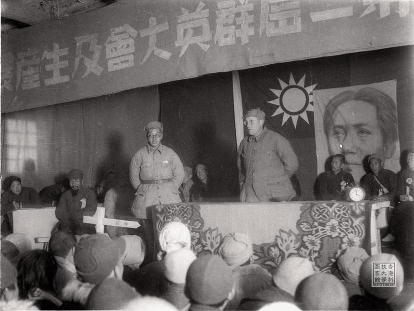 Photo of item U.S. Army Observer Major W. J. Peterkin giving a speech at the Heroes Conference of the Jin-Cha-Ji Border Region = 晉察冀邊區群英會，美軍觀察組彼得金少校講話