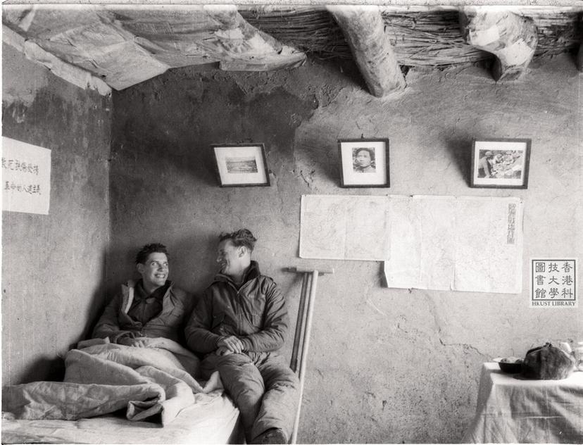 Photo of item Two rescued American air crews recuperating in the Bethune International Peace Hospital = 獲救的兩名美軍飛行員在白求恩國際和平醫院療養