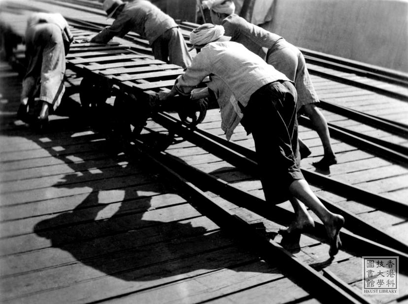 Photo of item Railroad workers = 鐵路工人