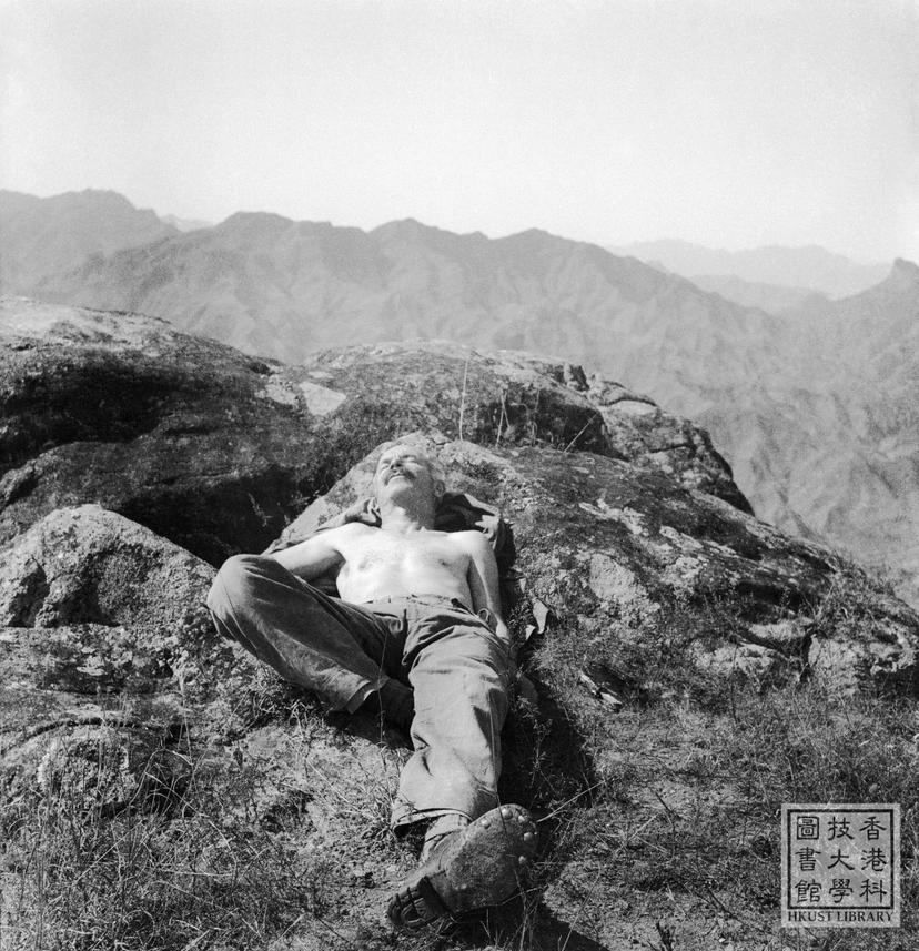 Photo of item Dr. Bethune sunbathing = 白求恩在日光浴