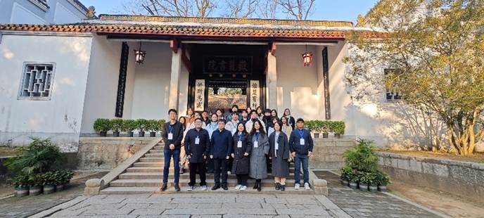 Group photo of the attendees